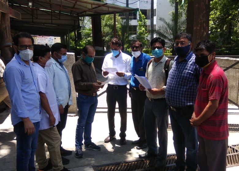  नर्सिंग स्टाफ भर्ती के संबंध में जनक्रांति विकास मोर्चा युवा इकाई के प्रतिनिधिमंडल ने मुख्यमंत्री को ज्ञापन दिया। 