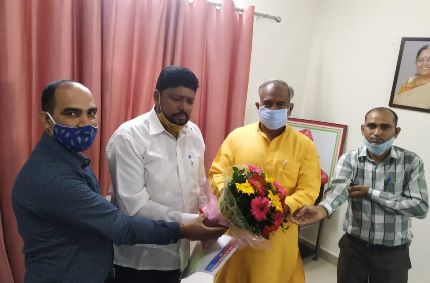  प्रांतीय रक्षक दल के प्रतिनिधिमंडल ने प्रदेश अध्यक्ष प्रमोद मंदवाल के नेतृत्व विभागीय मंत्री अरविंद पांडे से मुलाकात की।