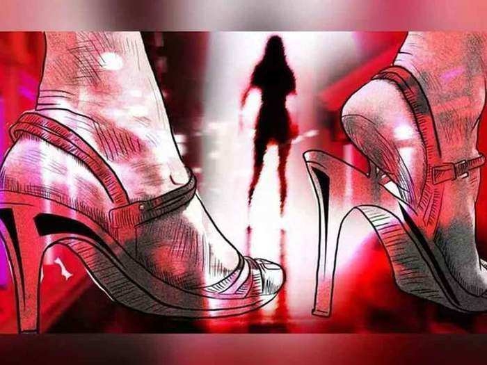  काशीपुर मे पुलिस ने एक घर में चल रहे सेक्स रैकेट का खुलासा। 