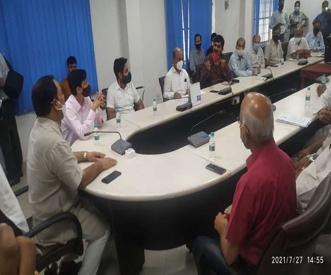  ऊर्जा मंत्री और ऊर्जा कर्मियों के बीच हुई वार्ता के बाद हड़ताल  स्थगित। 