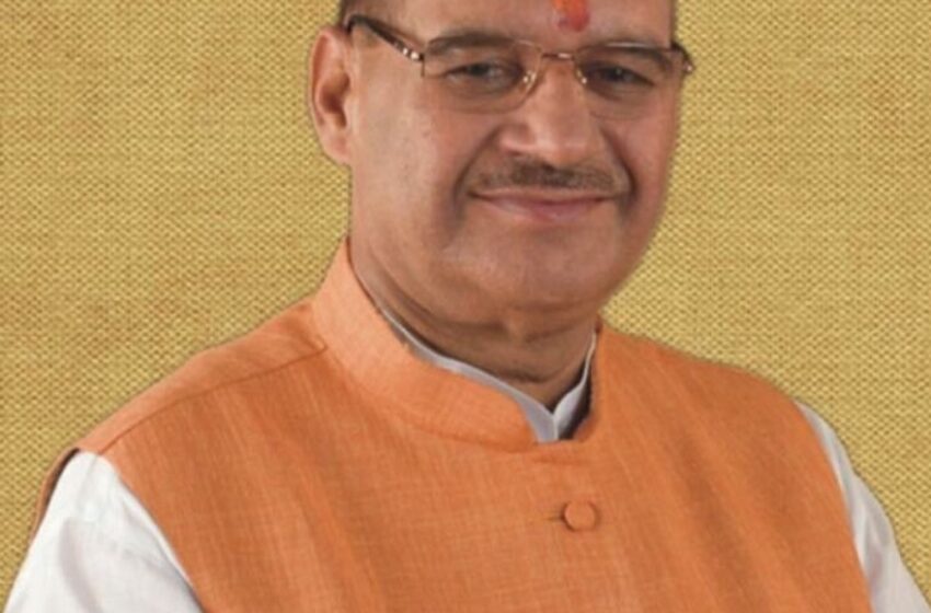  कैबिनेट मंत्री गणेश जोशी ने जिला उद्योग केंद्र का औचक निरीक्षण किया। 