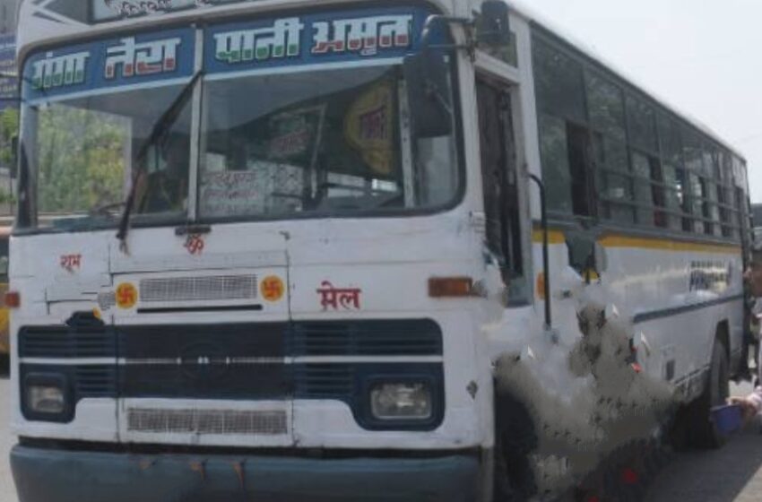  गढ़वाल टैक्सी यूनियन ने दिल्ली से ऋषिकेश के बीच चल रही डग्गामार बसों को पुलिस को सौंपा। 