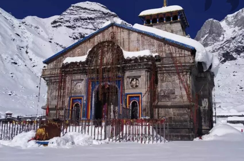 केदारनाथ की चोटियों में लगातार बारिश से हिमपात।