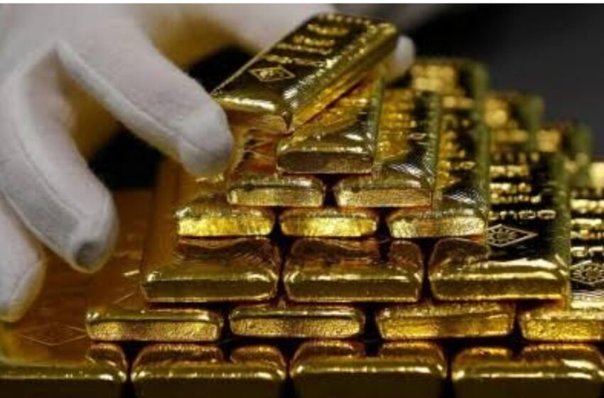  इंफाल एयपोर्ट पर सोना तस्कर को गिरफ्तार किया। 