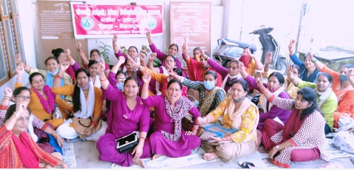  आंगनबाड़ी कर्मचारी संगठन ने एक सूत्रीय मांग को लेकर धरना, प्रदर्शन किया। 