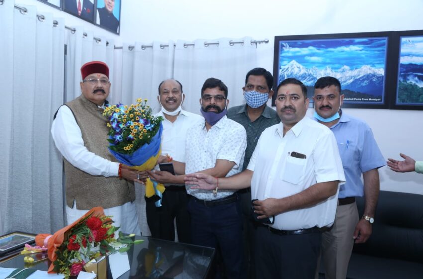  जीएमवीएन मैनेजर एशोसिएशन प्रतिनिधि मंडल पर्यटन मंत्री श्री सतपाल महाराज से मुलाकात की। 