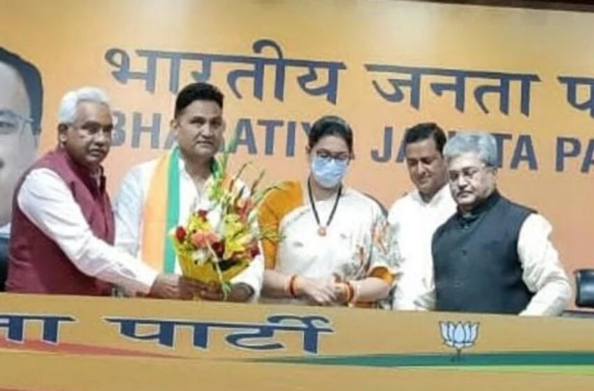 चमोली जिले के वरिष्ठ नेता विनोद कपरवान ने थामा भाजपा का हाथ।