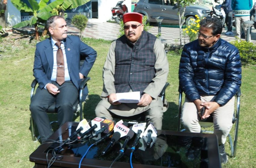  पर्यटन मंत्री सतपाल महाराज ने कहा कि रिफ्लेक्सोलॉजी (पैरों की थेरपी) के लिए प्रशिक्षण कैम्प आयोजित होंगे। 