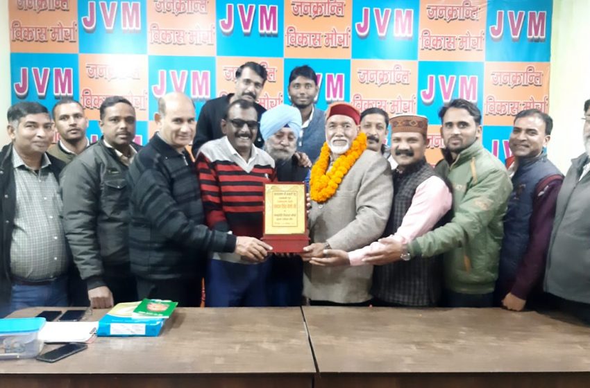  जनक्रान्ति विकास मोर्चे ने पर्यावरण प्रेमी चन्दन सिंह नेगी जी को सम्मानित किया। 