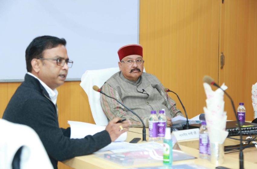  लोक निर्माण, मंत्री श्री सतपाल महाराज ने कहा कि डिप्लोमा इंजीनियर एवं मिनिस्ट्रियल कर्मचारियों की समस्याओं का समाधान शीघ्र करें। 