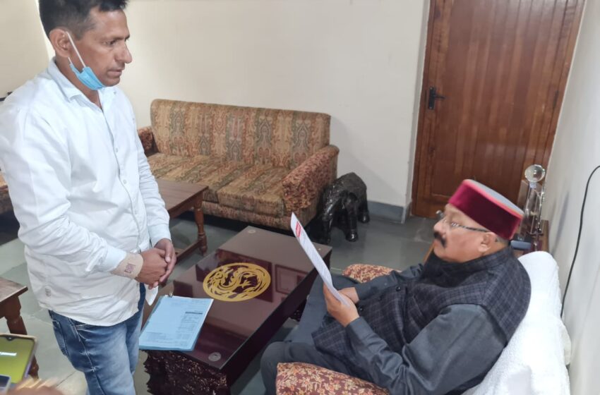  जिला मीडिया प्रभारी रुद्रप्रयाग सतेन्द्र बर्त्वाल ने श्री सतपाल महाराज से मुलाकात की। 