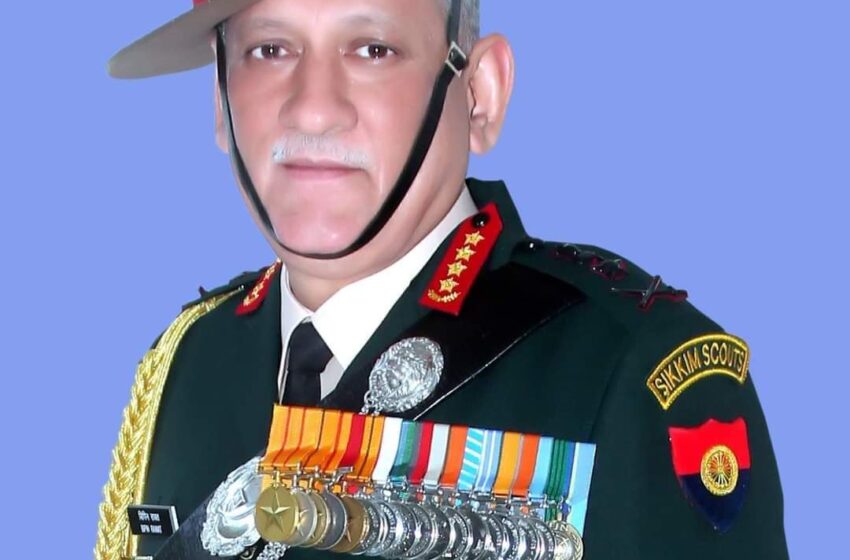  सीडीएस जनरल बिपिन रावत व उनकी पत्नी सहित सेना के वरिष्ठ अधिकारी, का हेलीकाप्टर दुर्घटनाग्रस्त। 