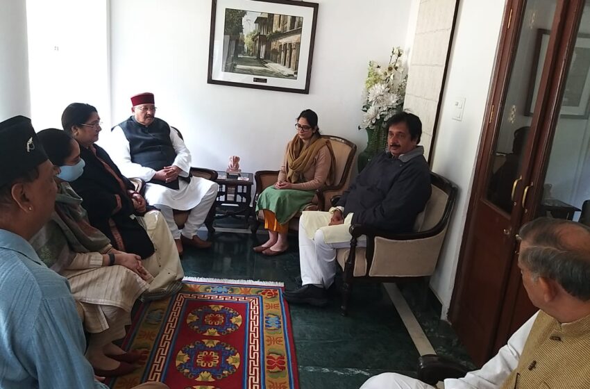  श्री सतपाल महाराज नई दिल्ली में सीडीएस जनरल विपिन रावत घर गए।