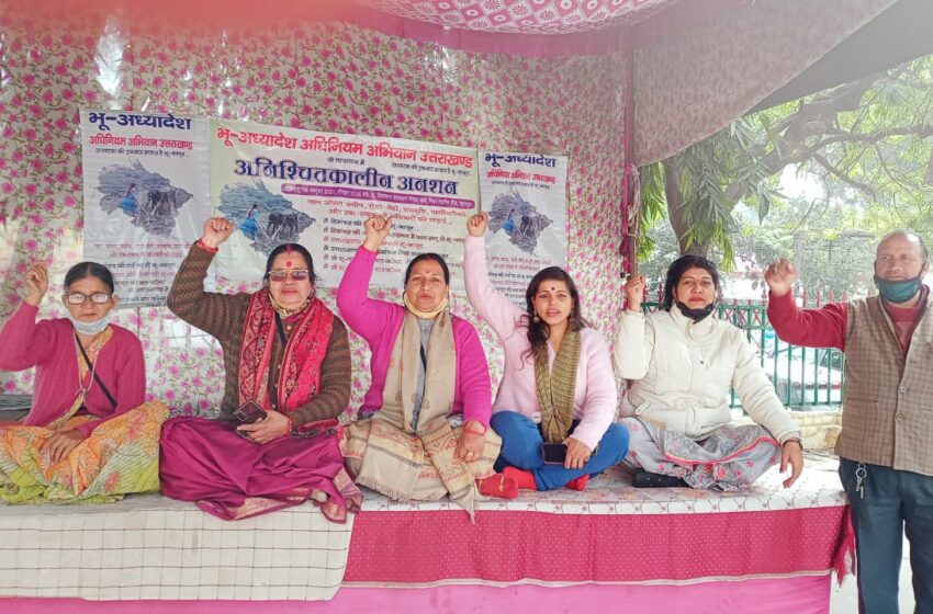  भू कानून को लेकर राज्य आंदोलनकरियो का धरने पर 75 वा दिन।