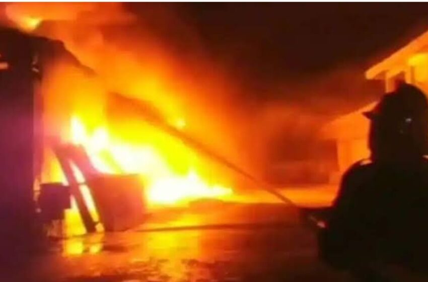  हरिद्वार के लक्सर में कैवेंडिश टायर फैक्ट्री में आज सुबह अचानक आग लगी।