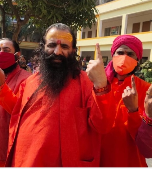  हरिद्वार में अखाड़ा परिषद के अध्यक्ष श्री महंत रविन्द्रपुरी ने  मतदान किया।