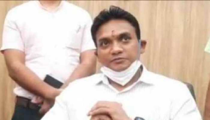  डीएम/जिला निर्वाचन अधिकारी डाॅ0 आर राजेश कुमार विधानसभा सामान्य निर्वाचन-2022 की मतगणना की तैयारियों एवं व्यवस्थाओं के संबंध में जानकारी दी।