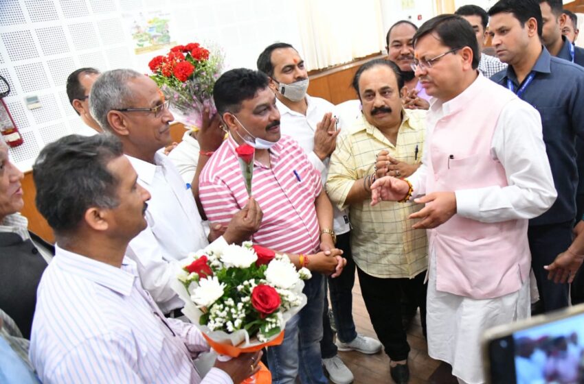  उत्तराखंड जल संस्थान कर्मचारी संगठन संयुक्त मोर्चा के मुख्य संयोजक रमेश बिंजोला के नेतृत्व में कैबिनेट मंत्री गणेश जोशी एवं कैबिनेट मंत्री श्री सुबोध उनियाल को शुभकामनाएं दी।