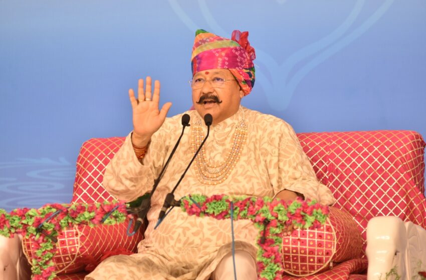  सतपाल महाराज ने सद्भावना सम्मेलन में देश-विदेश से आये विराट जन समुदाय को संबोधित किया।