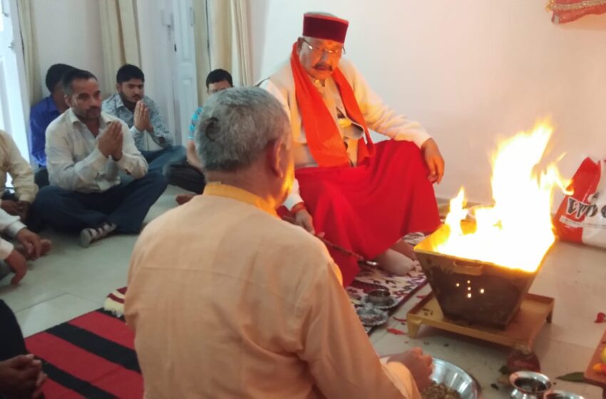  कैबिनेट मंत्री सतपाल महाराज ने सुभाष रोड़ स्थित कैम्प कार्यालय कि शुरुआत की।