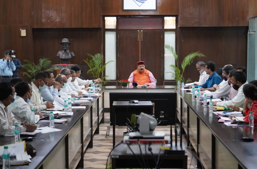  लोनिवि मंत्री श्री सतपाल महाराज ने कहा बिना अनुमति के कार्य किया तो होगी कठोर कार्यवाही।