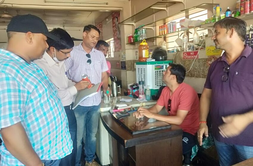  आज संयुक्त टीम द्वारा चारधाम यात्रा व्यवस्थाओं को लेकर होटल, रेस्टोरेंट, गेस्ट हाउस, लाॅज एवं बस स्टैंड के समीप समस्त दुकानों, फड़ आदि का निरीक्षण किया।