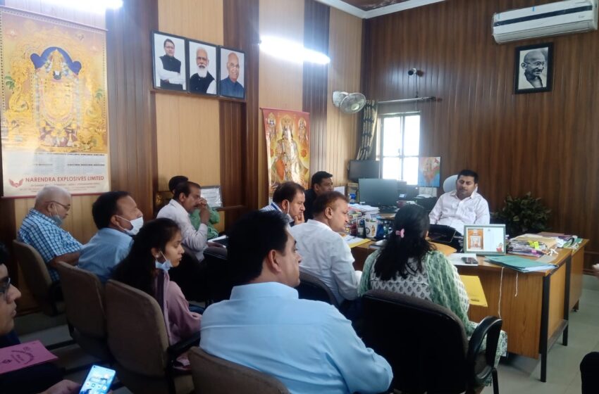  अपर जिलाधिकारी के.के मिश्रा की अध्यक्षता में GrievanceRedressal  समिति की बैठक आहूत की गई। 