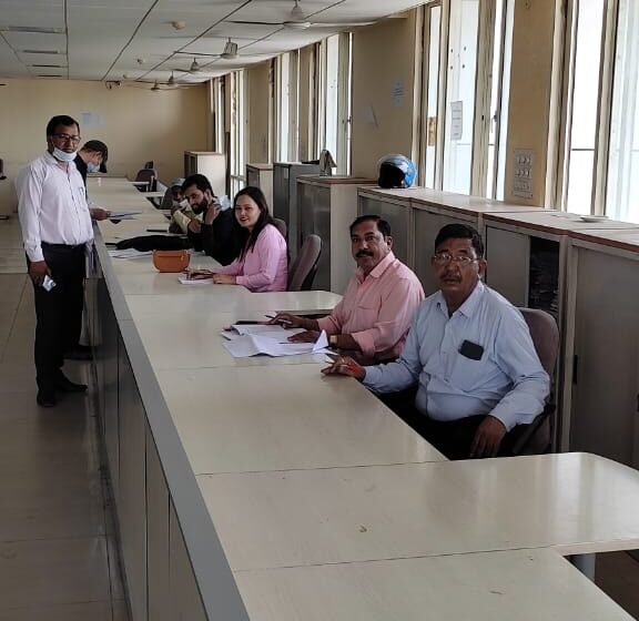  उप जिलाधिकारी सदर मनीष कुमार द्वारा तहसील कार्यालय का औचक निरीक्षण किया।