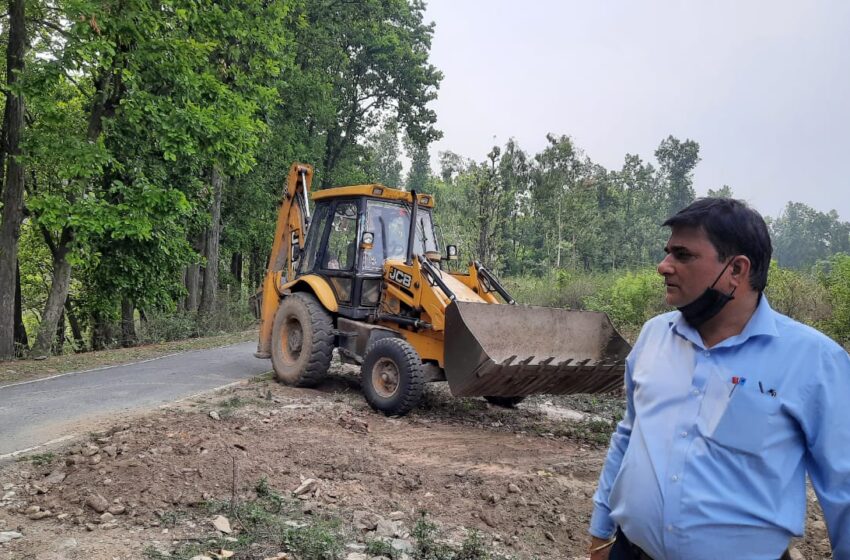  तहसीलदार विकासनगर सोहन सिंह रांगड के नेतृत्व में ने मौजा मेहरकोट में बिना अनुमति के अवैध रूप से खेतों का खुदान पर रोक लगाई।