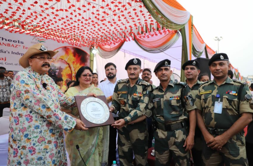  सतपाल महाराज ने आजादी के अमृत महोत्सव की 75वीं वर्षगांठ पर आयोजित डेयर डेविल शो के शुभारम्भ किया।