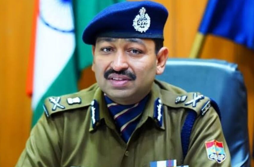  उत्तरकाशी के बड़कोट में पुलिसकर्मी का यात्रियों को परेशान करने का विडियो सोशल मीडिया वायरल।