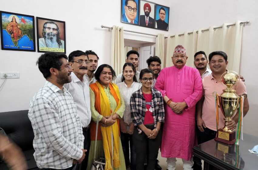  उत्तराखंड के जौनसारी सांस्कृतिक दल को राष्ट्रीय जनजाति नृत्य महोत्सव-2022 में  प्रथम पुरस्कार मिला।