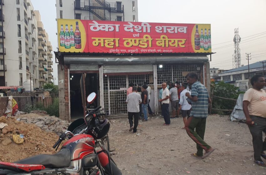  आबकारी विभाग ने देहरादून के विभिन्न क्षेत्रों में शराब की दुकानों का औचक निरीक्षण किया।