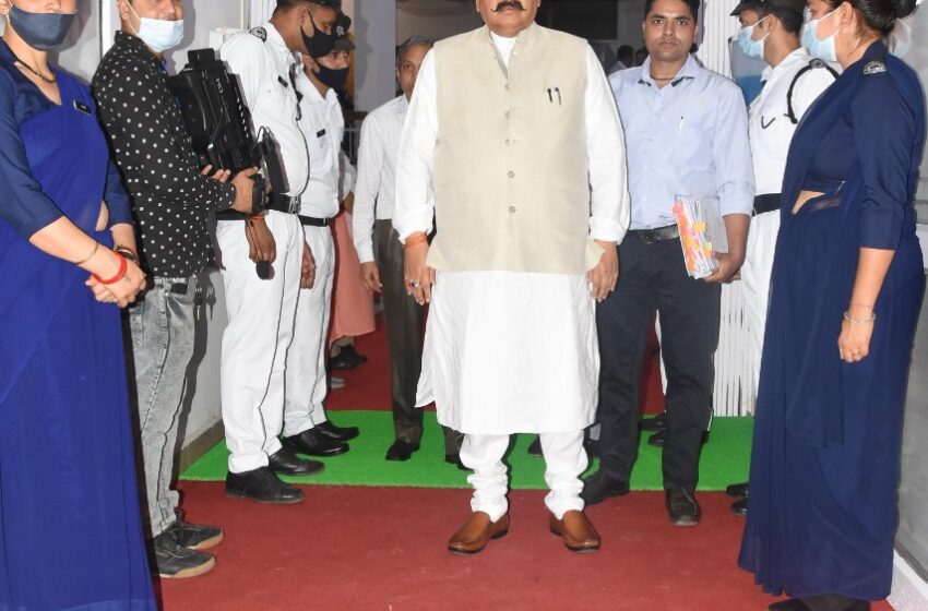  विधानसभा के द्वितीय सत्र में सतपाल महाराज ने विपक्ष के पूछे गए सभी प्रश्नों के सकारात्मक और बेबाकी से जवाब दिया।