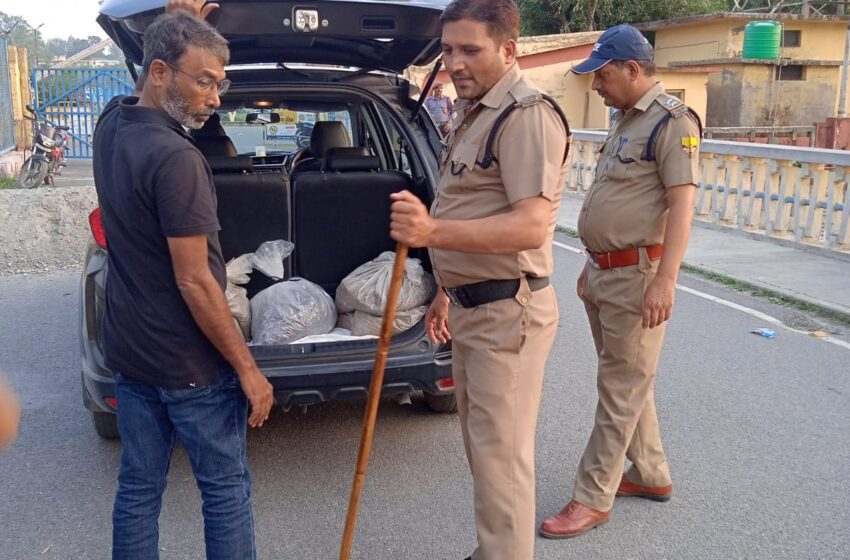  विकासनगर क्षेत्र अंतर्गत देसी/ विदेशी शराब की दुकानों पर भी आकस्मिक निरीक्षण किया।