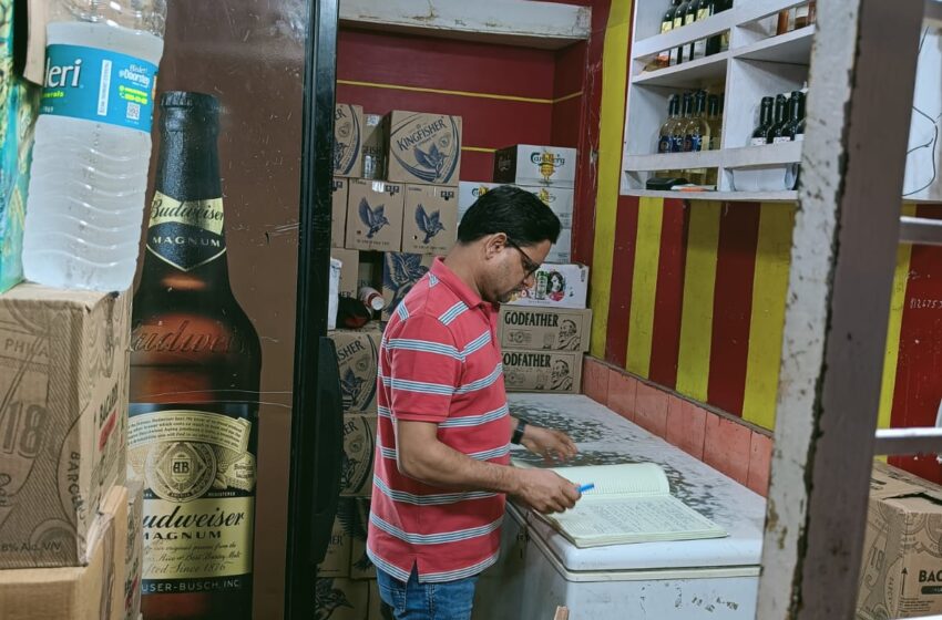  आबकारी विभाग के टीम ने मसूरी में बीयर एवं शराब की दुकानों का आकस्मिक निरीक्षण किया।