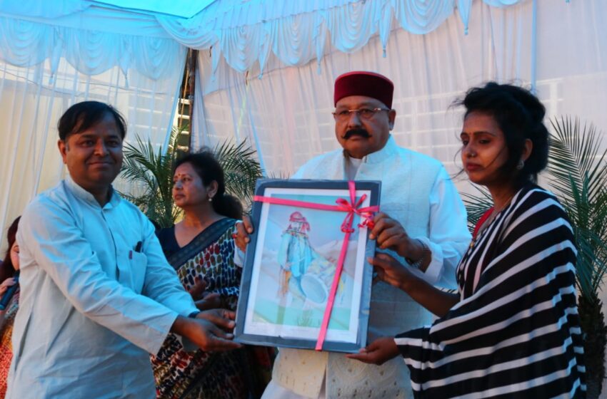  संस्कृति मंत्री सतपाल महाराज ने उत्तरा समकालीन कला संग्रहालय में राष्ट्रीय चित्रकला प्रदर्शन का उद्घाटन किया।