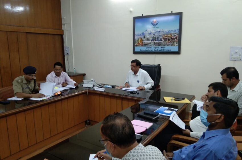  आयुक्त गढ़वाल मण्डल सुशील कुमार ने स्मार्ट सिटी के इन्टिग्रेटेड कमाण्ड एण्ड कन्ट्रोल सिस्टम की समीक्षा बैठक कि।