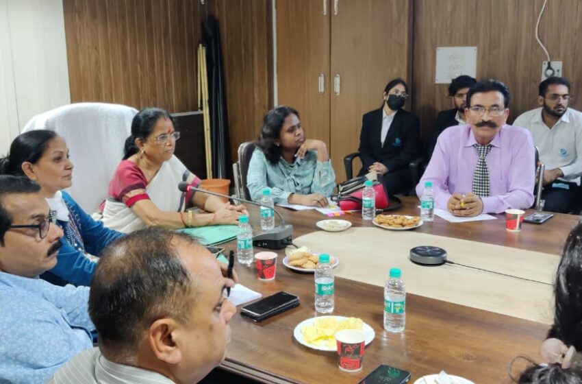  उत्तराखण्ड राज्य महिला आयोग की अध्यक्ष श्रीमती कुसुम कण्डवाल ने मानव तस्करी एवं अनैतिक देह व्यापार, भिक्षावृत्ति आदि विषय पर बैठक कि।