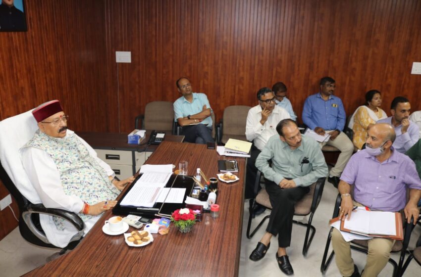  कैबिनेट मंत्री श्री सतपाल महाराज ने कहा कि नई टेक्नोलॉजी की जानकारी के लिए सभी विभागों को साथ सेमिनार आयोजित करें।