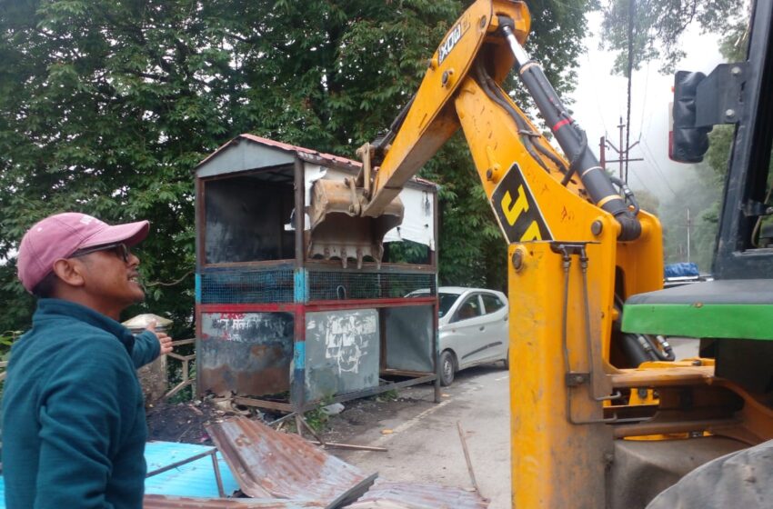  उप जिलाधिकारी मसूरी के नेतृत्व में चलाए जा रहा अवैध निर्माण के छठवें दिन भी ध्वस्तिकरण की कार्यवाही जारी।