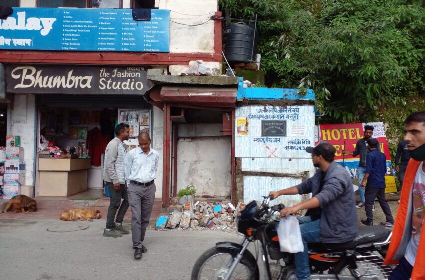  मुख्यमंत्री पुष्कर सिंह धामी ने अवैध खनन, अवैध अतिक्रमण चिन्हित कर हटाये जाने की कार्यवाही करने के निर्देश दिए।