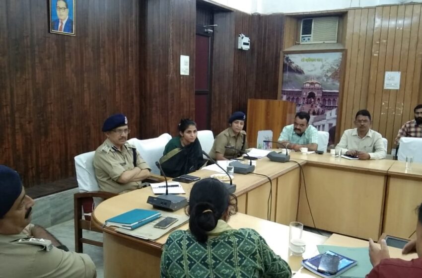  जिलाधिकारी श्रीमती सोनिका एवं वरिष्ठ पुलिस अधीक्षक दलीप सिंह कुँवर ने कावड़ यात्रा  में कि गई विभिन्न व्यवस्थाओं एवं तैयारियों की समीक्षा की।  