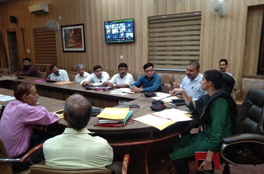  जिलाधिकारी सोनिका की अध्यक्षता में  स्वामित्व योजना की समीक्षा बैठक आयोजित की गई।