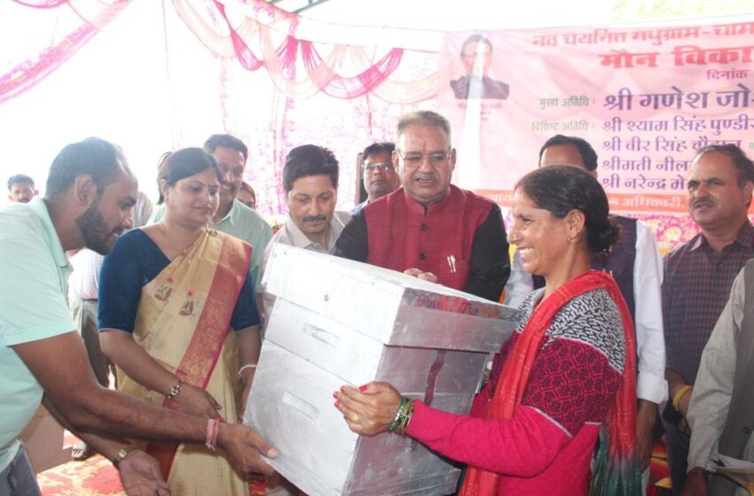  काबीना मंत्री गणेश जोशी ने मुख्यमंत्री घोषणा के अंतर्गत चामासारी न्याय पंचायत में मुख्यमंत्री मधुग्राम योजना का शुभारंभ किया।