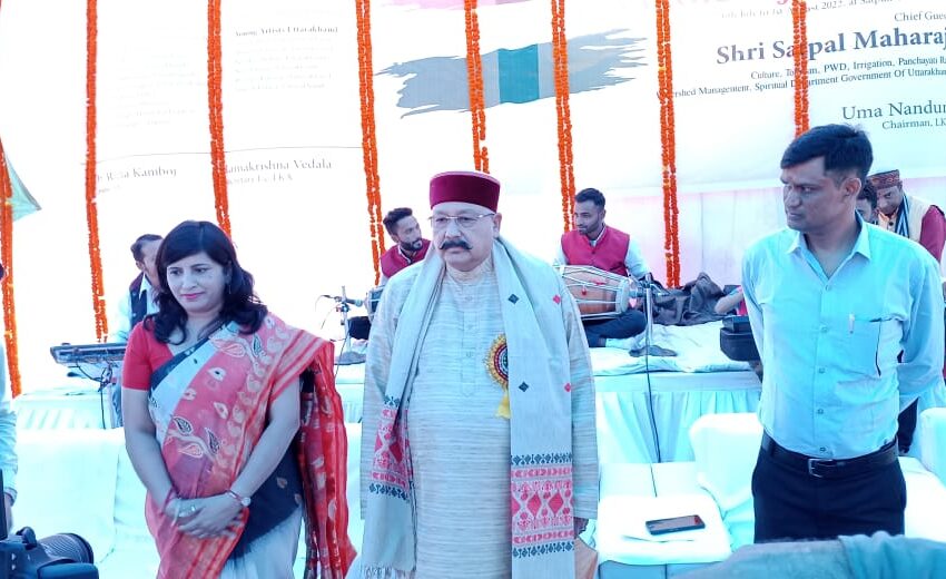  प्रदेश के संस्कृति, लोनिवि, सिंचाई एवं पंचायत राज मंत्री सतपाल महाराज ने कारगिल शहीदों को श्रद्धांजलि अर्पित कर शहीदों के परिजनों को शॉल ओढ़ाकर सम्मानित किया। 