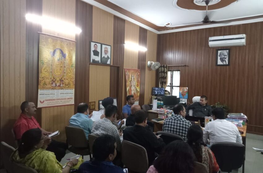  अपर जिलाधिकारी वित्त एवं राजस्व कृष्ण कुमार मिश्रा ने प्लास्टिक/सिंगल यूज प्लास्टिक उत्पादों के क्रय-विक्रय, उत्पादन, आयात, भण्डारण, परिवहन, उपयोग व आपूर्ति प्रभावी रूप से समाप्त करने हेतु संबंधित विभागोें के अधिकारियों के साथ बैठक ली।