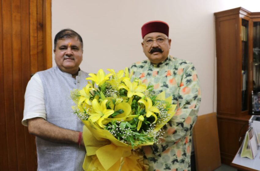  नव नियुक्त प्रदेश अध्यक्ष महेंद्र भट्ट ने सतपाल महाराज से  शिष्टाचार भेंट की। 