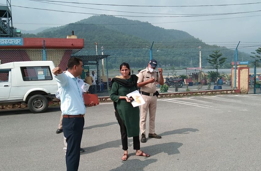  जिलाधिकारी ने डाकपत्थर बैराज पुल का निरीक्षण किया।