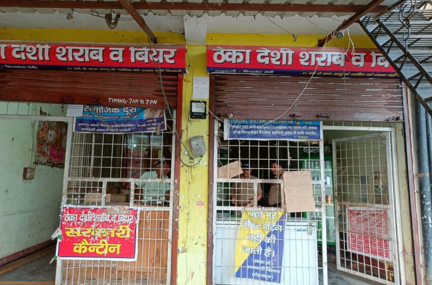  जिलाधिकारी श्रीमती सोनिका के आदेश पर आबकारी विभाग ने विकासनगर क्षेत्रान्तर्गत सीमावर्ती क्षेत्र में वाहनों की तलाशी ली।